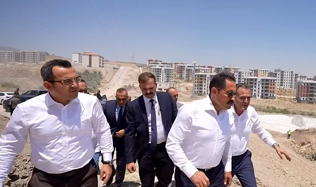 Hatay Valisi&nbsp;Mustafa Masatlı, Antakya ilçesine bağlı&nbsp;Alazı Mahallesi’nde inşaatı hızla devam