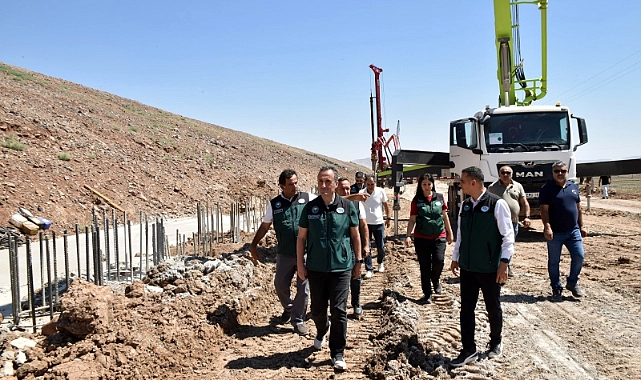 Reyhanlı Barajı’nda DSİ tarafından yürütülen dolgu, filtre ve iletim yapıları