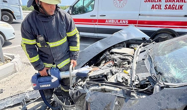 Hatay’da hafif ticari araçla, otomobilin kafa kafaya çarpıştığı trafik kazasında