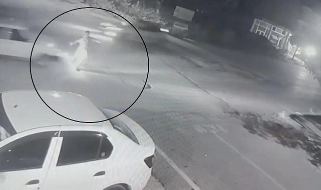 Hatay’da yolun karşısına geçmek isteyen şahsa otomobilin çarptığı anlar güvenlik