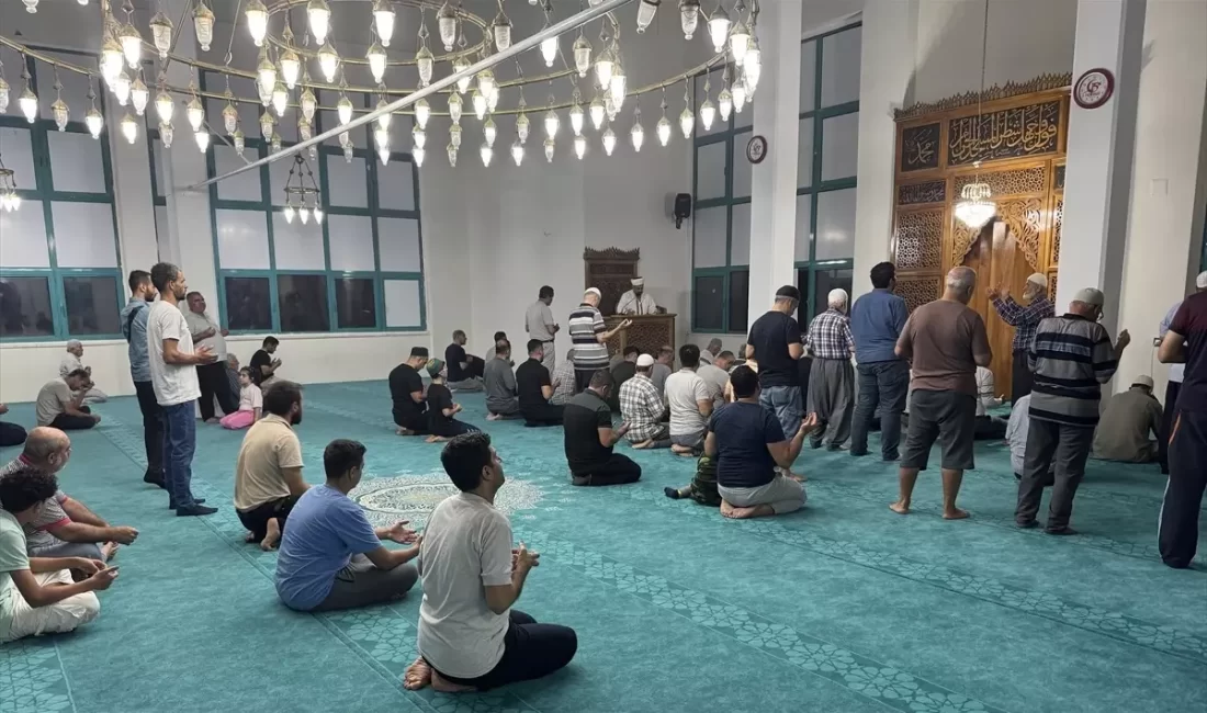 Hatay’daki camilerde, Türkiye’nin dört bir yanında devam eden orman yangınlarının