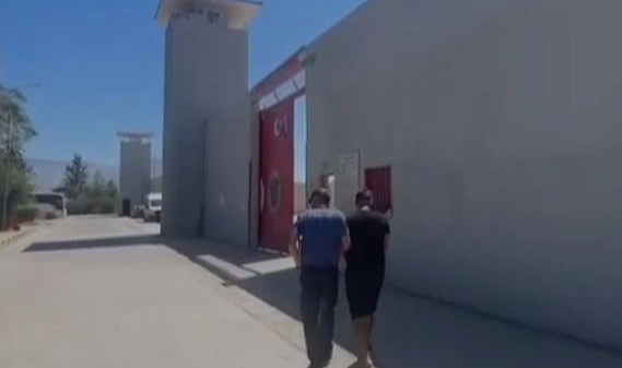 Hatay Emniyet Müdürlüğü ekipleri, aranan şahısların yakalanmasına yönelik yürüttüğü çalışmalar
