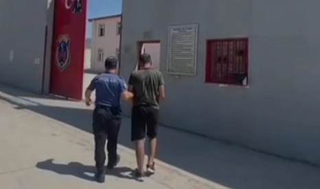 Hatay Emniyet Müdürlüğü ekipleri, aranan şahısların yakalanmasına yönelik yürüttüğü çalışmalar