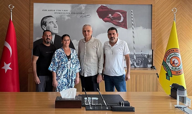 Defne Hatayspor Taraftarlar Derneği’nin kuruluş gecesi kapsamında, dernek temsilcileri Necip Sultani, Orhan