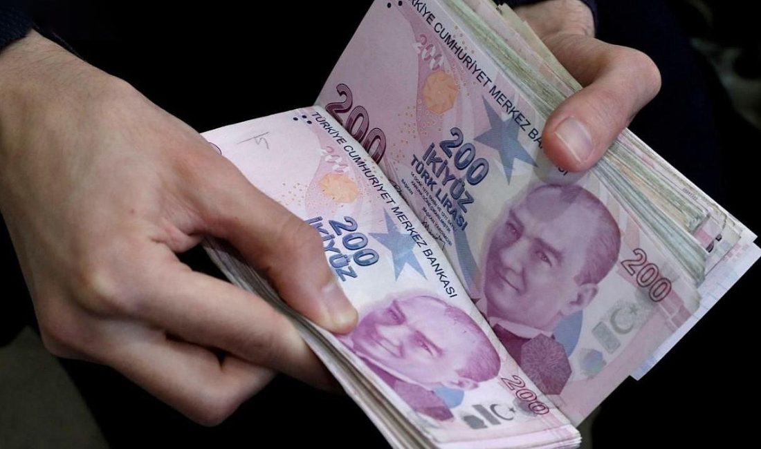 Türkiye genelinde milyonlarca memur ve emekli, Ankara’dan gelecek maaş zammı
