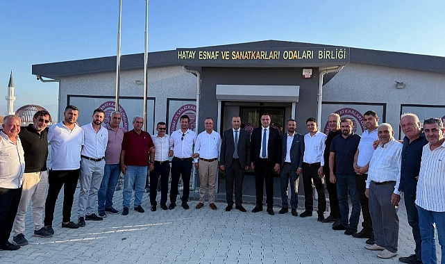 Türkiye Özel Halk Otobüsleri Birliği Başkanı Kurtuluş Kara ve beraberindeki