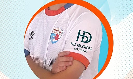 İskenderunspor, 2025-2026 futbol sezonunda&nbsp;forma kol sponsoru&nbsp;olarak&nbsp;HD Global Lojistik&nbsp;ile anlaşma sağladı.