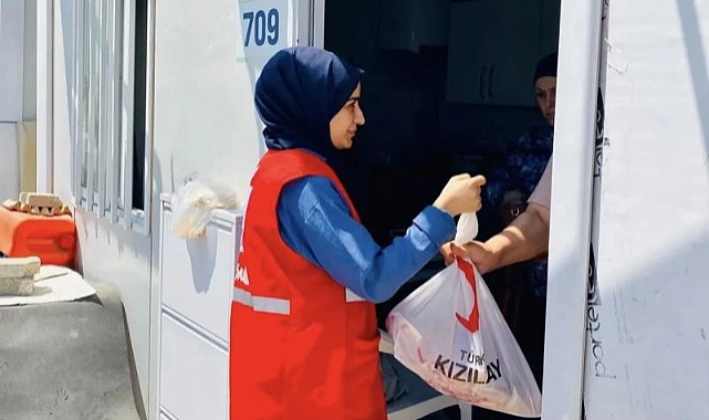 Hatay’da Kızılay tarafından ihtiyaç sahibi ailelere adak eti dağıtımı gerçekleştirildi. Türk Kızılay Hatay Şubesi’ne