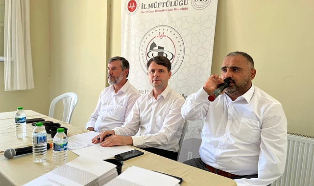 2024-2025&nbsp;Umre&nbsp;organizasyonu kapsamında, umre hizmetlerinde başarılı çalışmalarıyla öne çıkan personel ile
