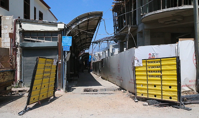 Hatay’da depremlerde hasar gören tarihi Uzun Çarşı’da restorasyon çalışmaları devam